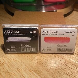 ArtGraf - White & Magenta NEW